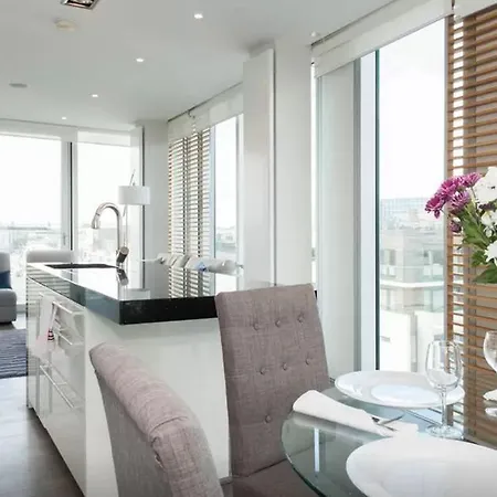 Luxury Apartment, Incredible Views Apartman Dublin